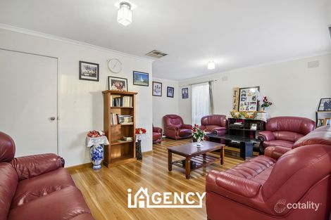 Property photo of 1 Ravenhill Crescent Endeavour Hills VIC 3802