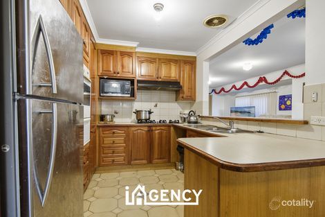 Property photo of 1 Ravenhill Crescent Endeavour Hills VIC 3802