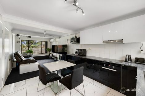 Property photo of 4/17 Roberts Street South Gladstone QLD 4680