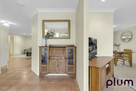 Property photo of 3 Summerfield Place Kenmore QLD 4069