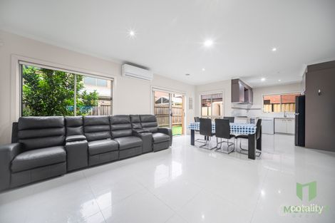 Property photo of 2/4 Findon Court Point Cook VIC 3030