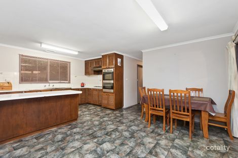 Property photo of 11 Robert Molyneux Avenue Endeavour Hills VIC 3802