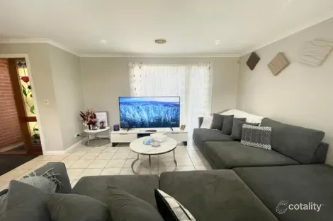 Property photo of 2/16 Dillwynia Place Meadow Heights VIC 3048