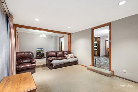 Property photo of 11 Robert Molyneux Avenue Endeavour Hills VIC 3802