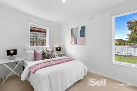 Property photo of 6 Cheviot Road Keysborough VIC 3173