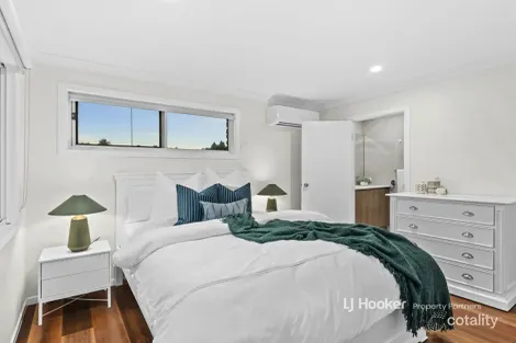 Property photo of 28 Kenora Street Mansfield QLD 4122