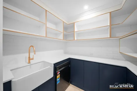 Property photo of 122 Kitchener Street Garran ACT 2605