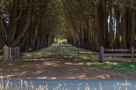 211 Boundary Rd, Woodend, VIC 3442