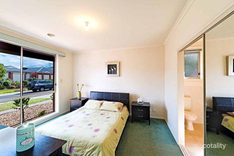 Property photo of 28 Rutherglen Crescent Gowanbrae VIC 3043