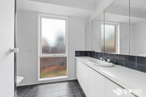 Property photo of 10 Melton Close Werribee VIC 3030