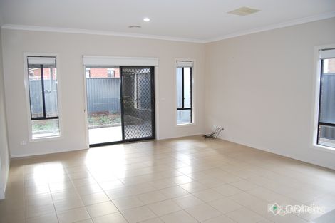 Property photo of 22 Longfield Way Deer Park VIC 3023