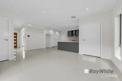 Property photo of 10 Uddin Lane Hampton Park VIC 3976