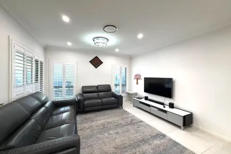Property photo of 32 Lucy Street Rouse Hill NSW 2155
