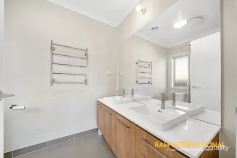 Property photo of 12 Camini Grove Truganina VIC 3029