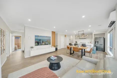 Property photo of 12 Camini Grove Truganina VIC 3029