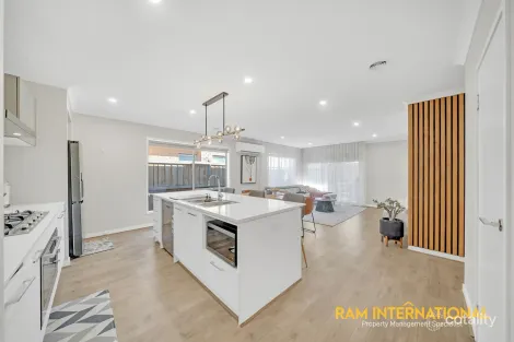 Property photo of 12 Camini Grove Truganina VIC 3029