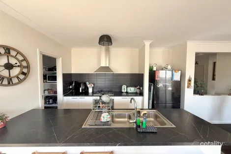 Property photo of 12 County Drive Drouin VIC 3818