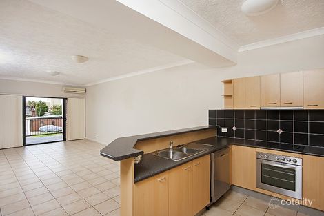 2/11 Mcnaughton St, Redcliffe, QLD 4020