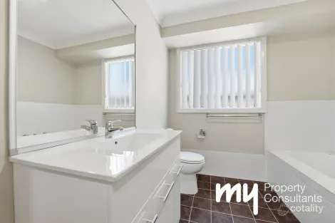 Property photo of 39 Young Circuit Elderslie NSW 2570