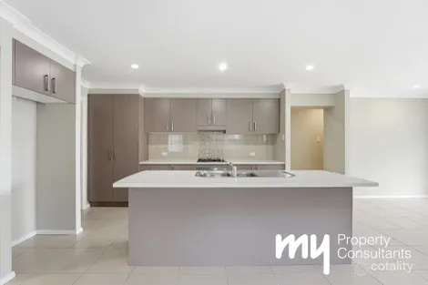 Property photo of 39 Young Circuit Elderslie NSW 2570