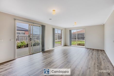 Property photo of 7 Rowan Walk Drouin VIC 3818