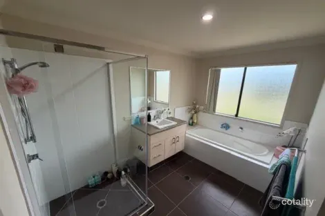 Property photo of 1/44 Careel Close Helensvale QLD 4212