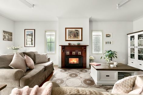 Property photo of 2 Yando Street Greensborough VIC 3088