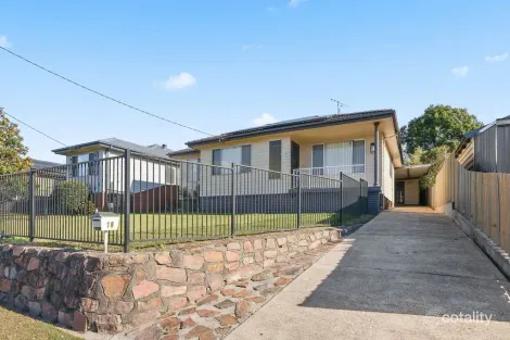 18 Lyndel Pde, Shortland, NSW 2307