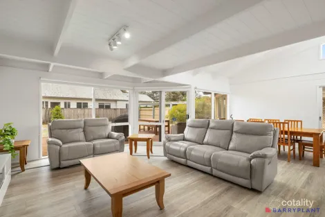 Property photo of 8 Honeyeater Drive Silverleaves VIC 3922