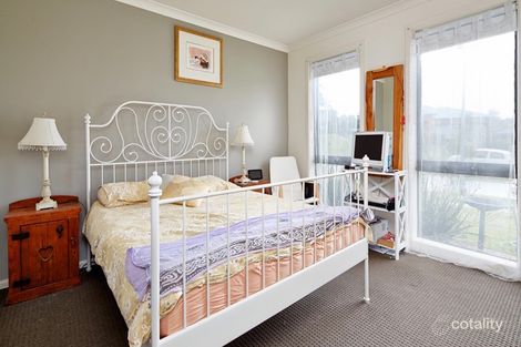 Property photo of 11 Sutherland Way Drouin VIC 3818