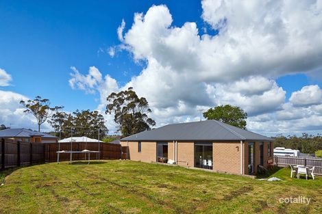Property photo of 11 Sutherland Way Drouin VIC 3818