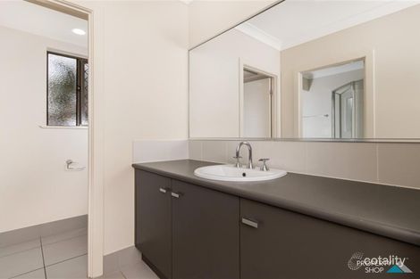 Property photo of 31 Fossilbrook Bend Trinity Park QLD 4879