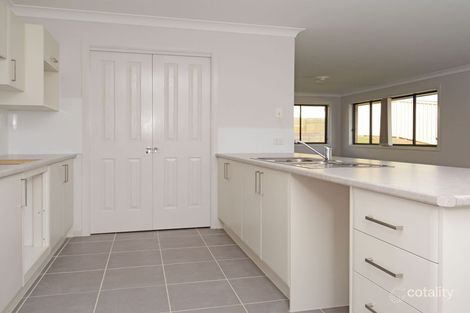 Property photo of 32A Squadron Crescent Rutherford NSW 2320