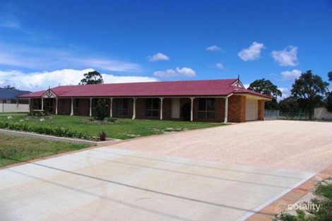 33 Forbes Cres, Heddon Greta, NSW 2321