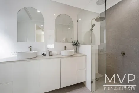 Property photo of 4 Wilsmore Grove Kardinya WA 6163