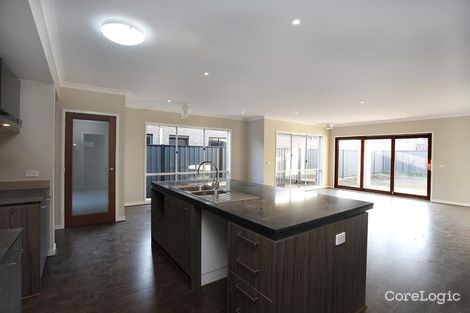 Property photo of 10 Snowsill Circuit Point Cook VIC 3030