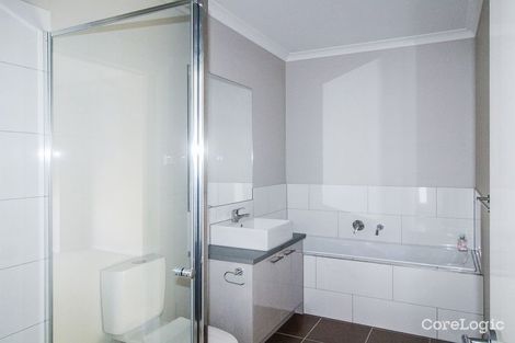 Property photo of 27 Zeta Circuit Cranbourne North VIC 3977
