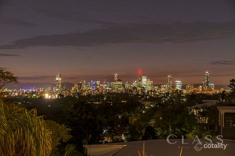 Property photo of 28 Quirinal Crescent Seven Hills QLD 4170