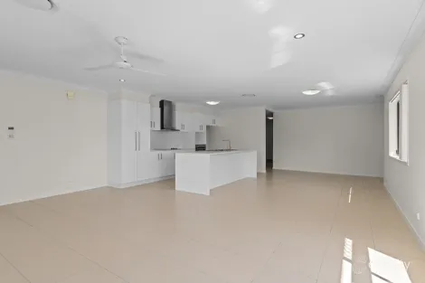 Property photo of 14 Raintree Court Yamanto QLD 4305