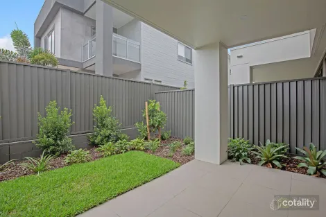 Property photo of 2/37 Sickle Avenue Hope Island QLD 4212