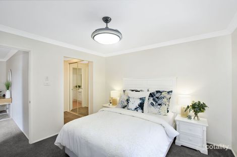 Property photo of 10 Honeygum Way Mardi NSW 2259