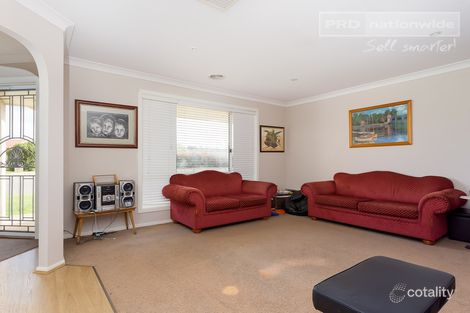 Property photo of 4 Havilah Place Bourkelands NSW 2650