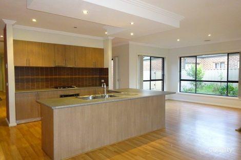 Property photo of 19 Healesville Loop Craigieburn VIC 3064