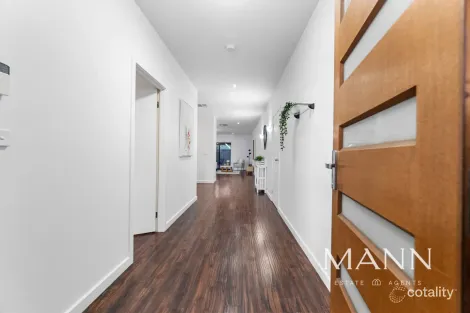 Property photo of 1 Greenfields Drive Epping VIC 3076