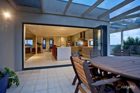 Property photo of 14 Waterview Close Mount Eliza VIC 3930