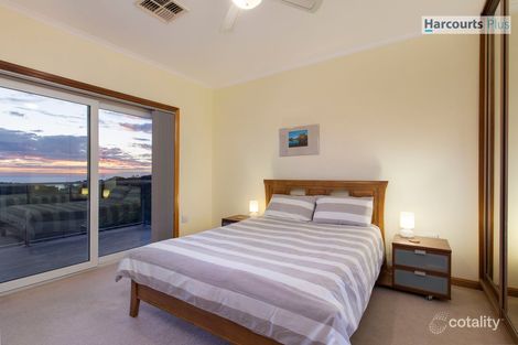 4 Duntroon Cl, Hallett Cove, SA 5158