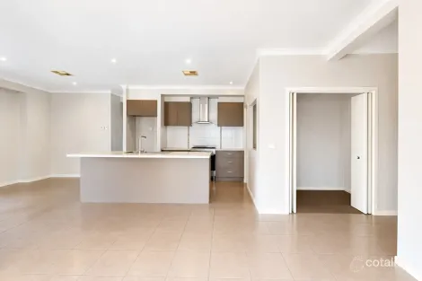 Property photo of 26 Beechtree Way Cranbourne North VIC 3977