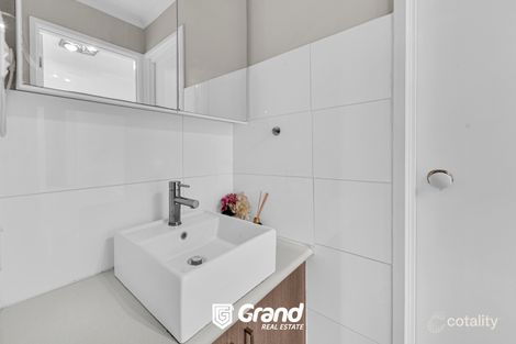 Property photo of 5 Meredith Crescent Hampton Park VIC 3976