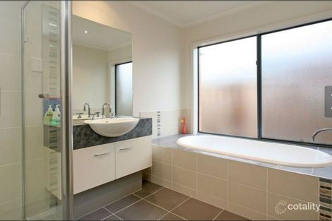 Property photo of 7 Parkedge Circuit Rosebud VIC 3939