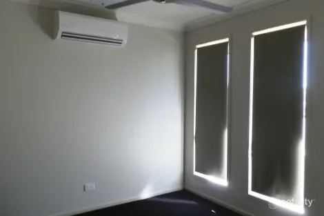 Property photo of 2 Singelton Court Emerald QLD 4720